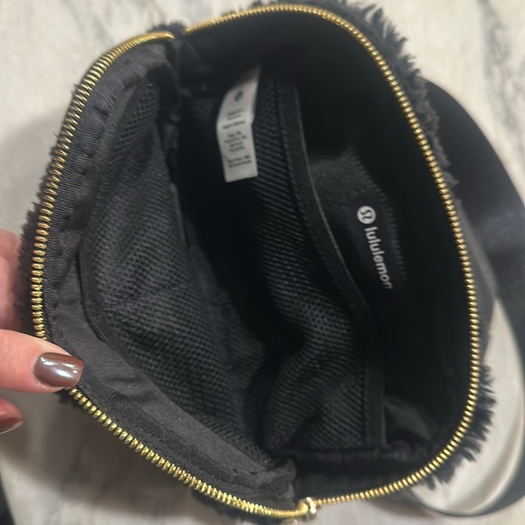 Brand New with Tags LULULEMON Belt bag - Picture 4 of 4